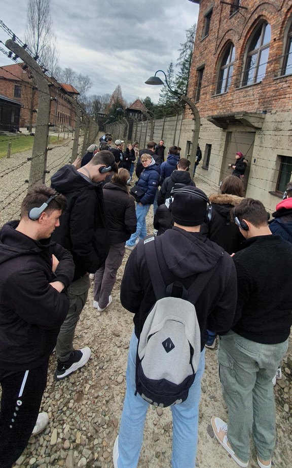 Auschwitz2.1.jpg  